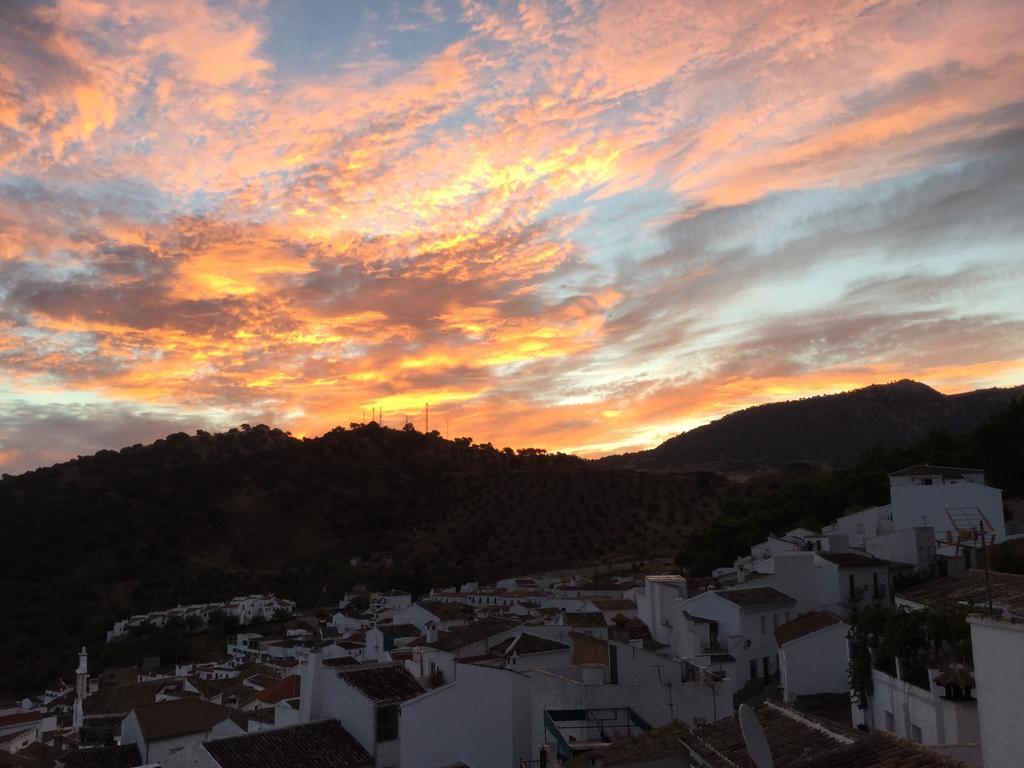 Los Cazadores Bed and Breakfast El Gastor Esterno foto