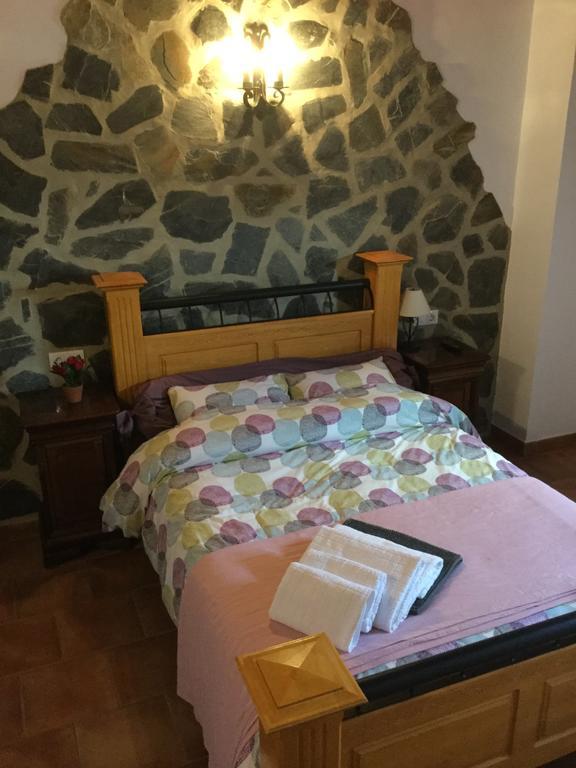 Los Cazadores Bed and Breakfast El Gastor Esterno foto