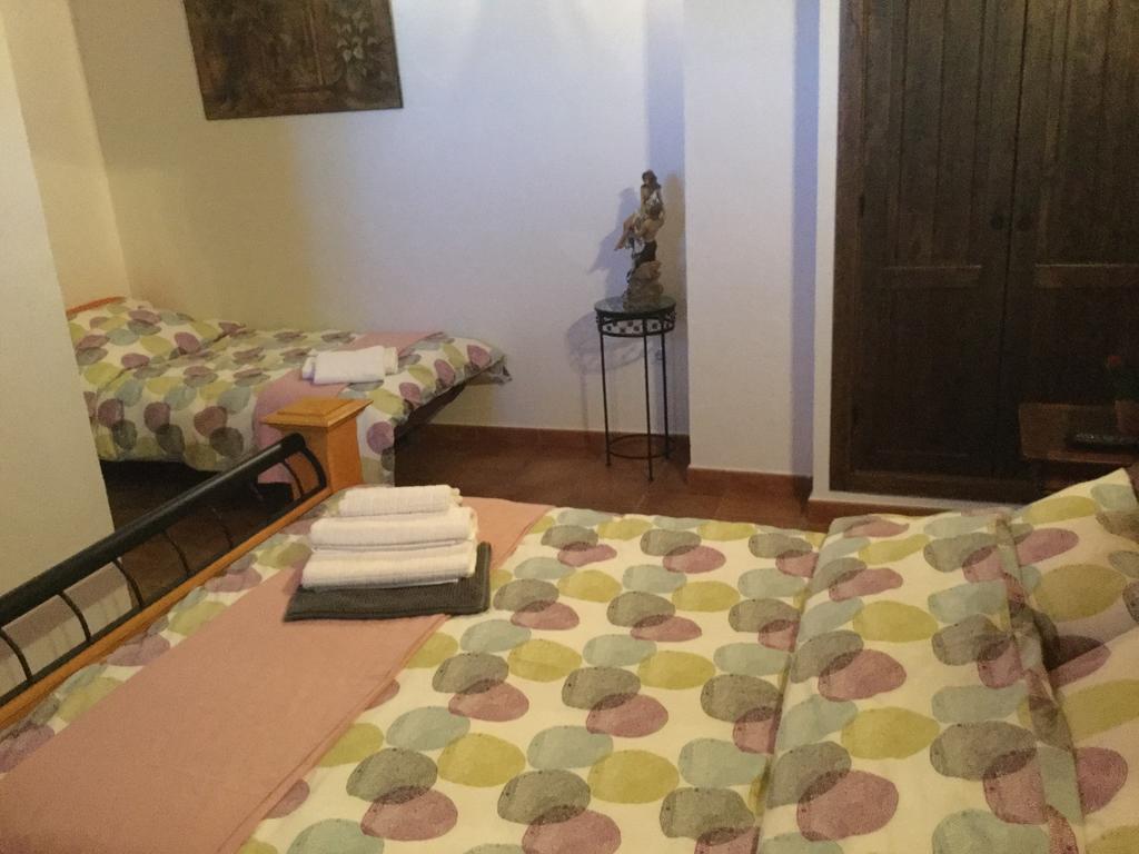 Los Cazadores Bed and Breakfast El Gastor Esterno foto
